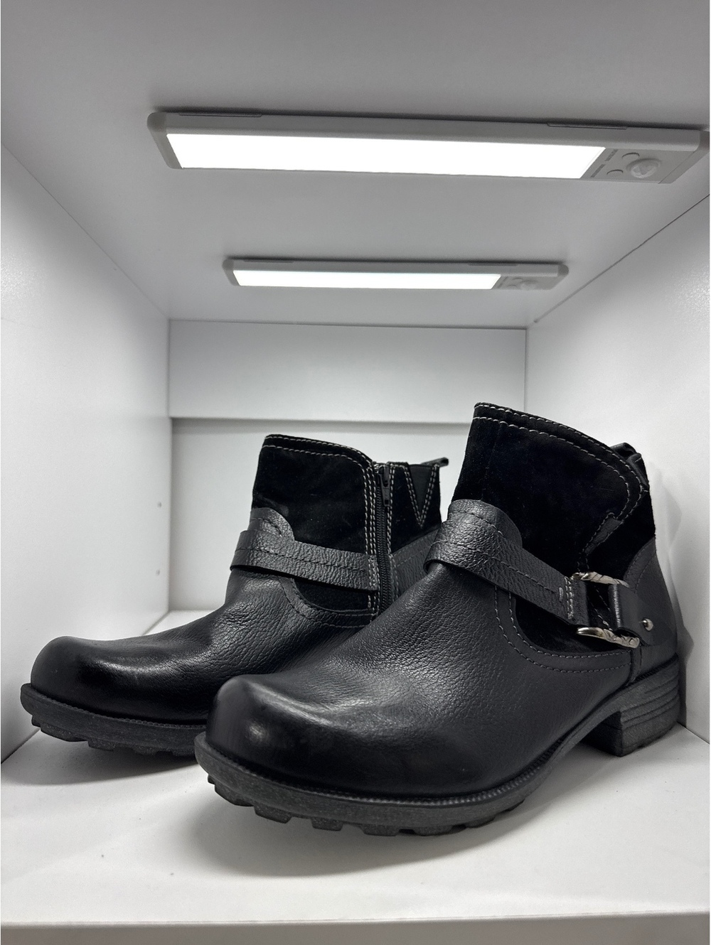 Earth Origins Black Leather Ankle Boots Size 11M - Comfy & S
